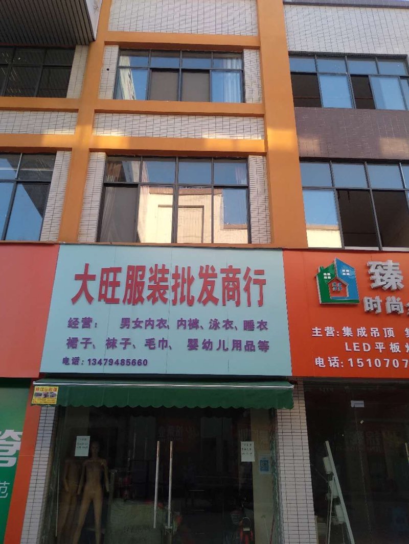 定制工作服：塑造企业形象的无声名片